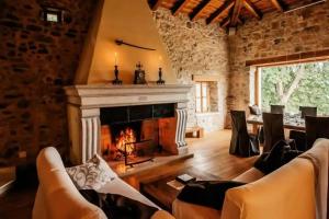 Opulent Villa with Sauna in the Heart of Karst 
