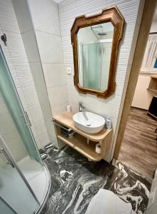 OH Apartments & Rooms 