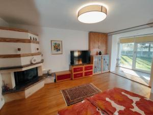 House IZI - parking, garden, 8 min ride to center 