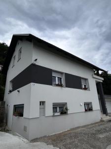 Larisa apartma