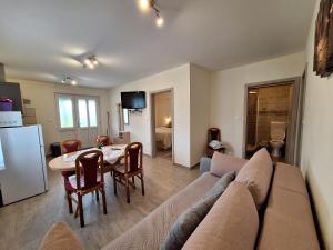 APARTMA in SOBE PILIH 