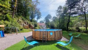 Creekside House with pool