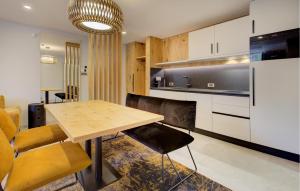Gorgeous Apartment In Rogasovci 
