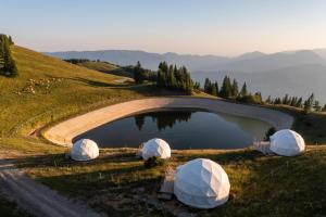 Stargazing Glamping Domes Golte