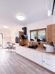 L Apartment II