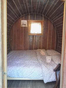Glamping Medvedjek - Nočitev v vinskem sodu 