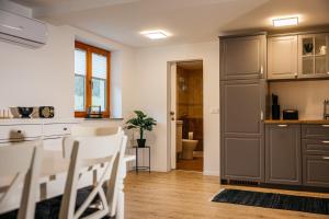 Bee House & Apartment 