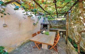 2 Bedroom Nice Home In Smarje 