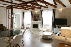 Bellavista Attic Apartment 