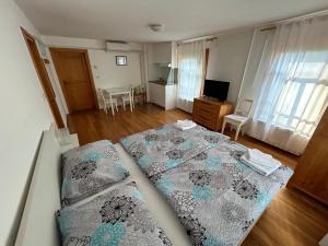 Stres-less Sunny Apartments 