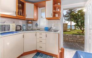 1 Bedroom Lovely Apartment In Piran 