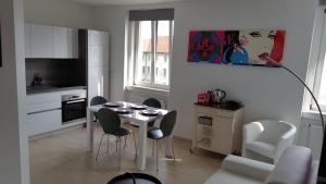 Greg's Great Location Apartment 