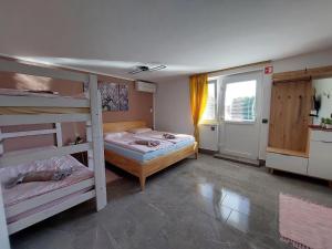 Apartma Žirovnik 