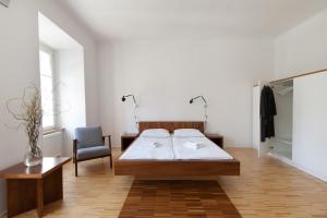 Julija&Robert's Riverview Apartments and Rooms 