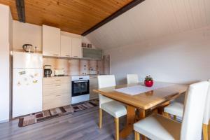 Apartment and room Mateja Kovačič 