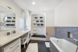 ROG Apartment with Furnished Courtyard 