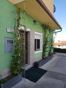 Apartment and rooms Parus 