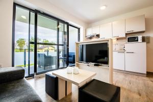 Apartmaji BANONIA " Štorkljin let " 