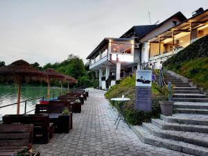 Gostisce Jezero 