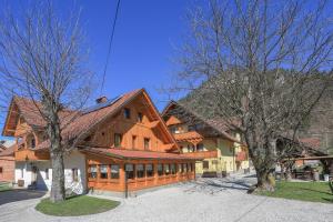 Farm Holidays Povsin 