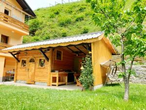 Apartment and Garden house among the mountains 