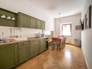 Berghi Hotel and Apartments 