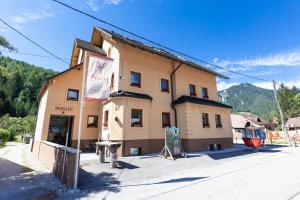 Berghi Hotel and Apartments 