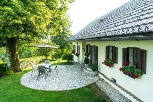 Holiday House in Nature with Pool, Pr Matažič 