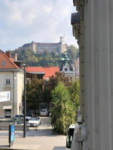 City Centre Chic Apartment Ljubljana 2/4 