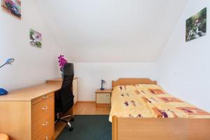 Orchid room for 2, Skylight room for 2