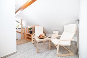 Apartment & Room Pristov 