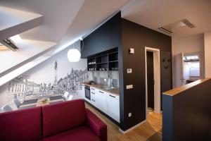 Postcard City Apartments 