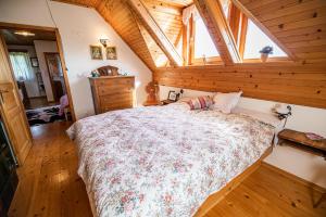 Authentic Countryside Villa with Hot tub 