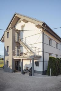Drive Caffe Apartments 