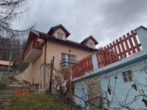 Issy View House 