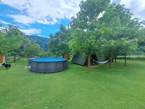 GLAMPING HIŠKe PETRIN 