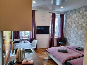 Apartment Gold 