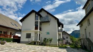 Julian Manor apartments