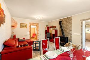Holiday Homes I&G by the river next to Olimje 