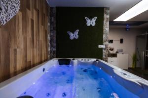 Tanja s Holiday Home in Nature with sauna and hot tub 