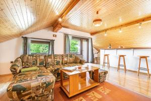 House Mavko Near Lake Cerknica - Happy Rentals 