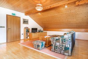 House Mavko Near Lake Cerknica - Happy Rentals 