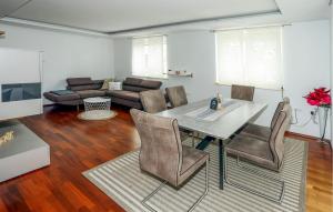 3 Bedroom Awesome Apartment In Secovlje 