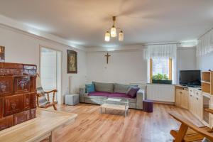 Farmhouse Blackberry Pool & Wellness- Happy Rentals 