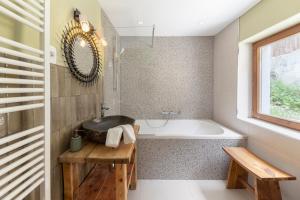Farmhouse Chalet Apartments 