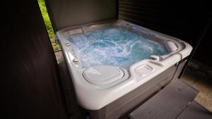 Chalet Lana with Hot Tub 