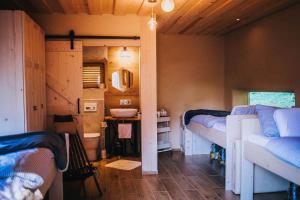 Sleeping with bees - Tourist farm Muha 