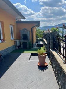 Summer house with terrace and free private parking 