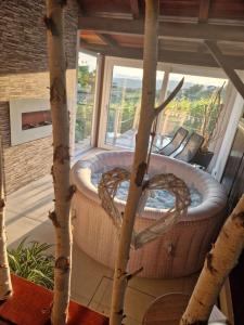 Vineyard Cottage with Private Jacuzzi