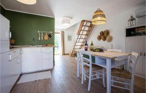 1 Bedroom Awesome Home In Gracisce 